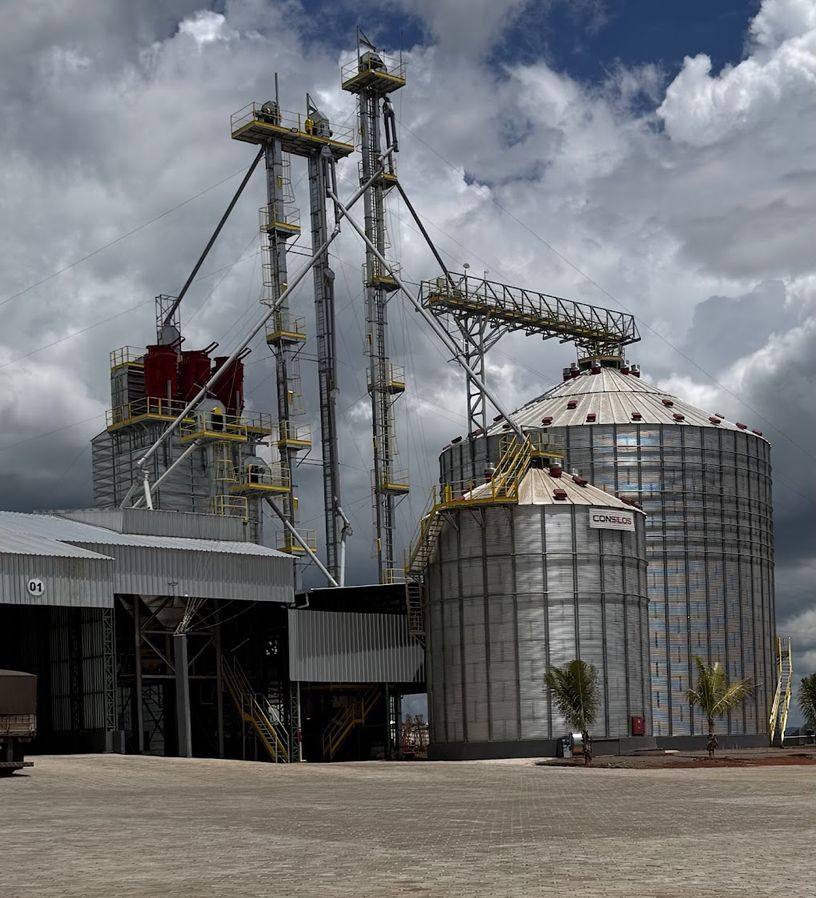 Secador e silo em unidade armazenadora em Itaberaí