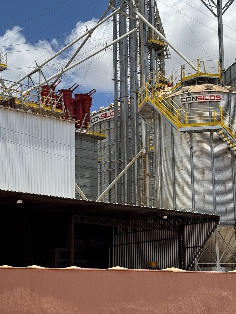 Unidade armazenadora em fazenda de Rio Verde